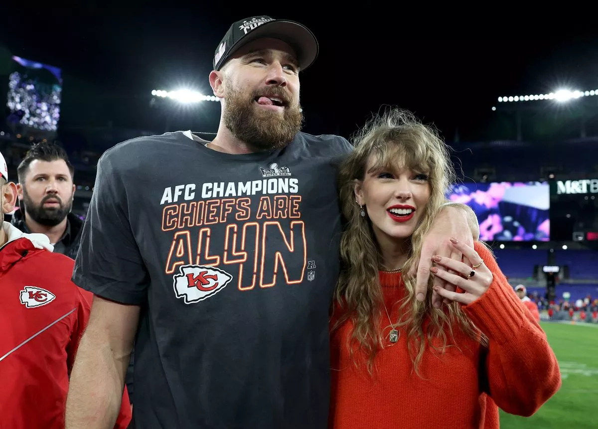 Taylor Swift and Travis Kelce Both Win at 2024 People’s Choice Awards: Full Winners List
