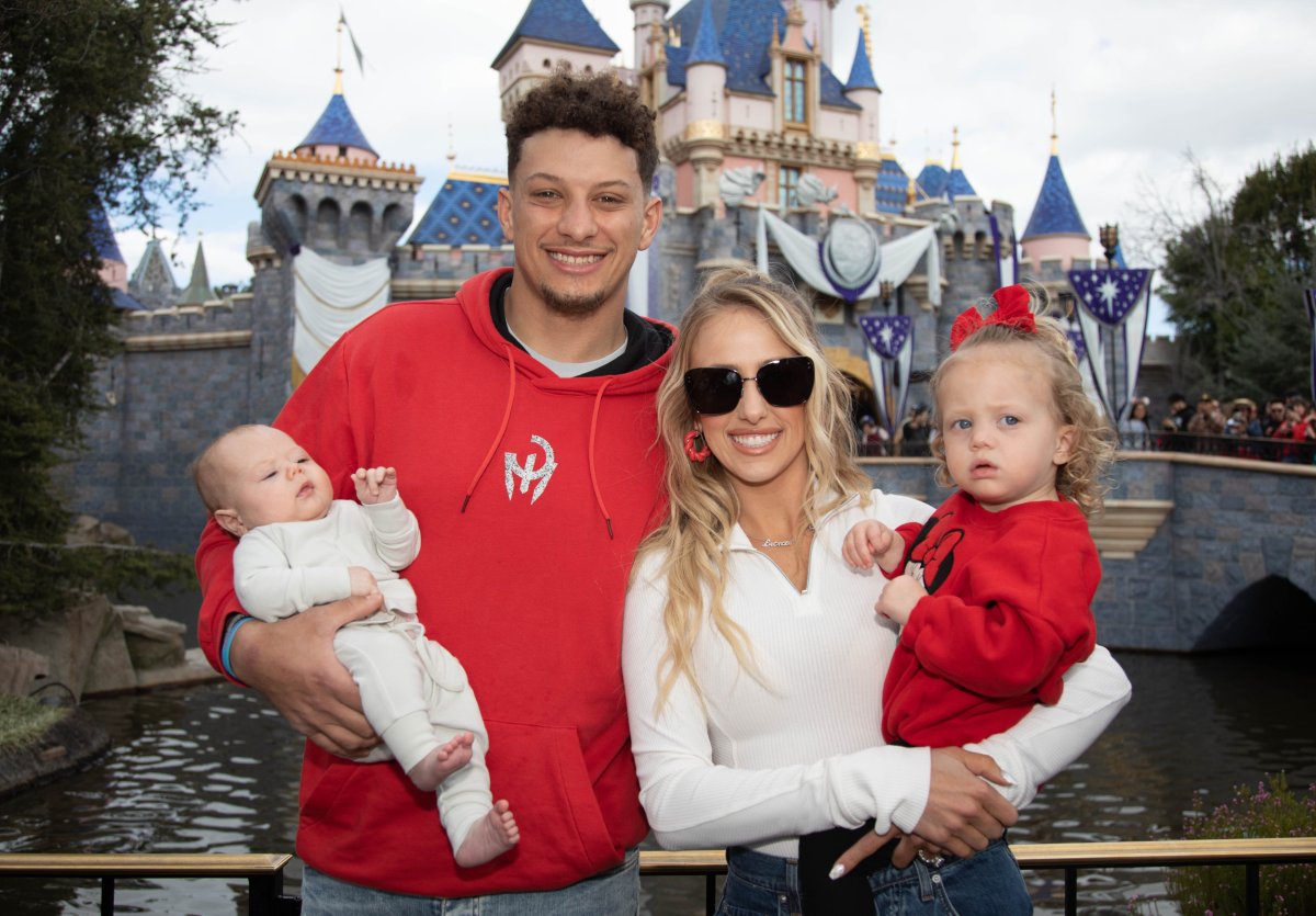 "Patrick Mahomes and Wife Brittany Spark Debate with 'Ridiculous' $4800 Gift for 2-Year-Old Daughter: Fans Divided Over Their Choice"