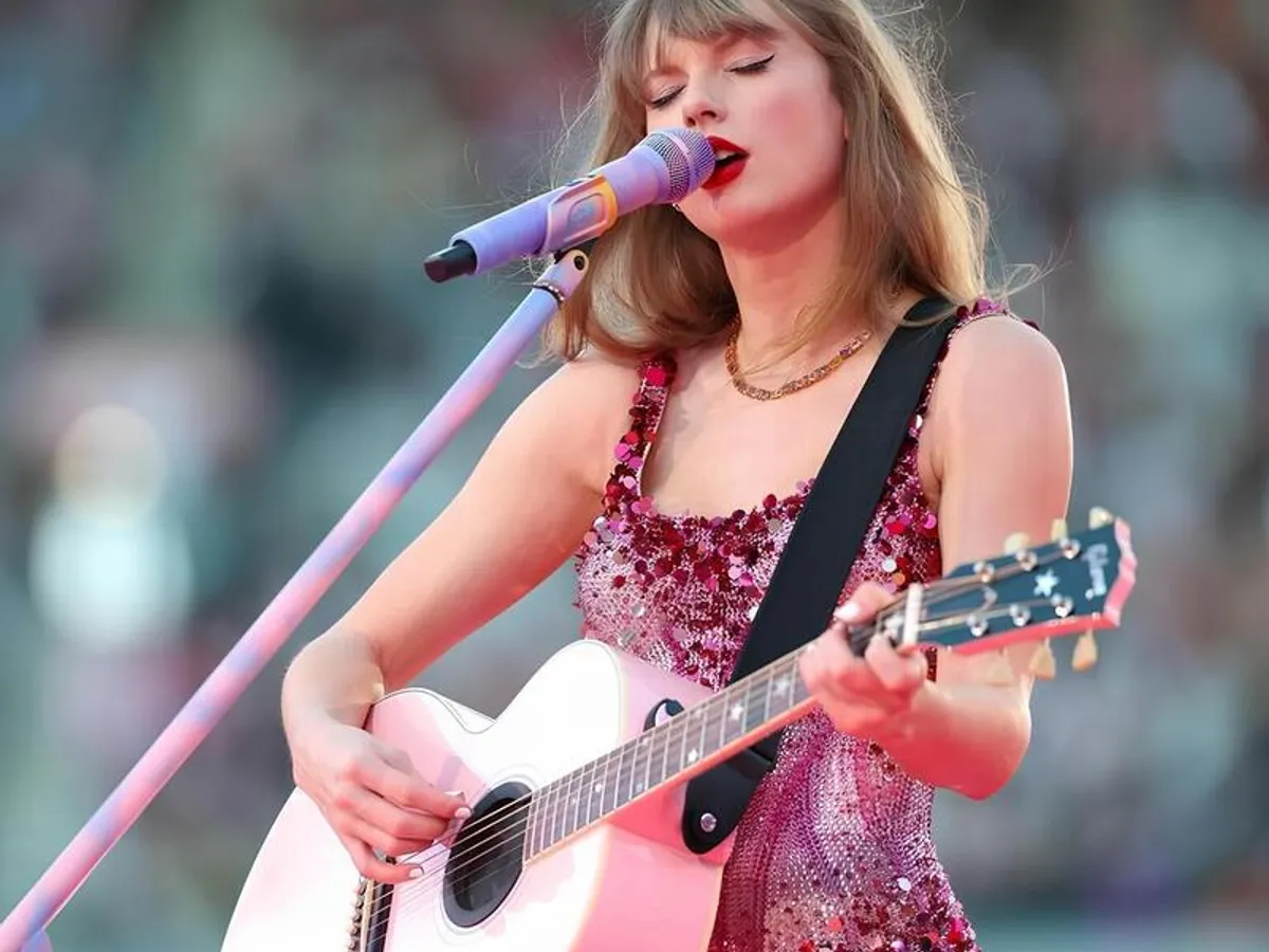 "Lawmaker Urges DFA to Correspond with Singapore Regarding Taylor Swift Tour"