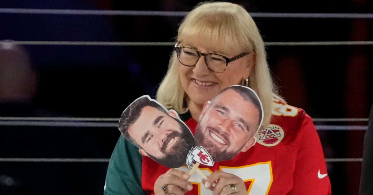  "Kansas City Chiefs Fans Ecstatic as Travis Kelce Surprises Mom with $3.1 Million Dream Home: A Heartwarming Tribute to the Woman Who Deserves the Best"