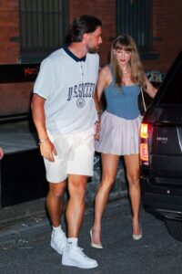 JUST WOW: Taylor Swift & Travis Kelce Turn Heads in NYC Summer Date — Fans Stunned by Her Hair & Their Matching Outfits 😍🔥 “They Look Like a Power Couple!”