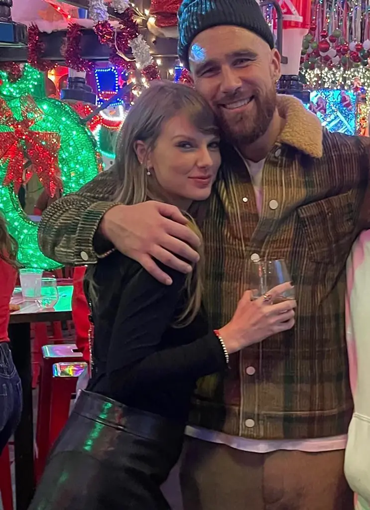 "Harmonious Love: Taylor Swift Reveals a New Melodic Tribute to Beau Travis Kelce - A Dreamlike Journey, Where Reality Affirms It's True. Grateful for You Being Mine..."