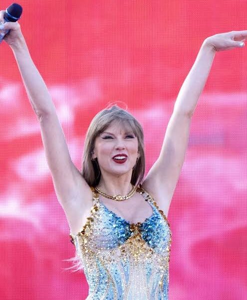 WATCH: Taylor Swift Rushed to Hospital After Falling Off Stage and Breaking Leg During Toronto Eras Tour