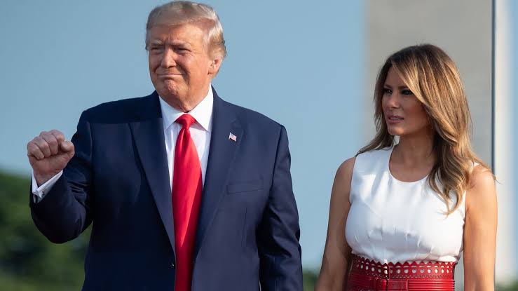 “Donald Trump’s Marriage Crumbles: Melania Seen Leaving the White House as She Files for Divorce After Years of Secret Struggles – America in Total Shock!”